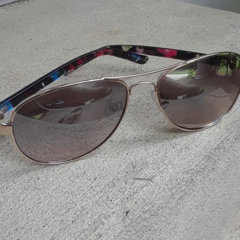Mirrored floral and gold aviators